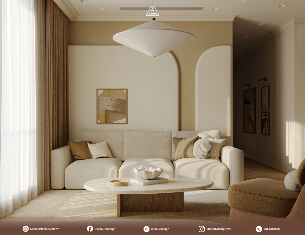 Góc nhìn tổng thể không gian thiết kế phòng khách tối giản tông beige ấm áp với sofa màu kem và đèn thả trần tinh tế.